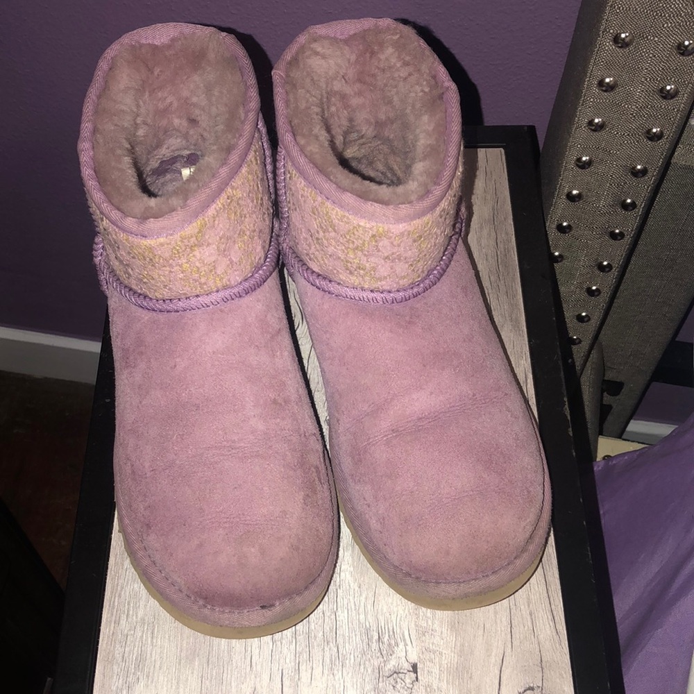 Light purple Uggs